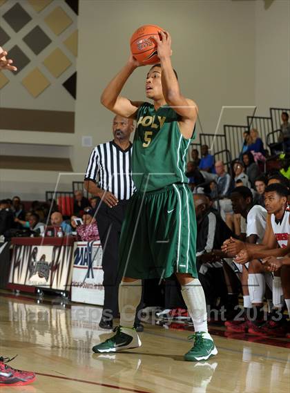 Thumbnail 3 in Long Beach Poly vs. Westchester (MaxPreps Holiday Classic) photogallery.