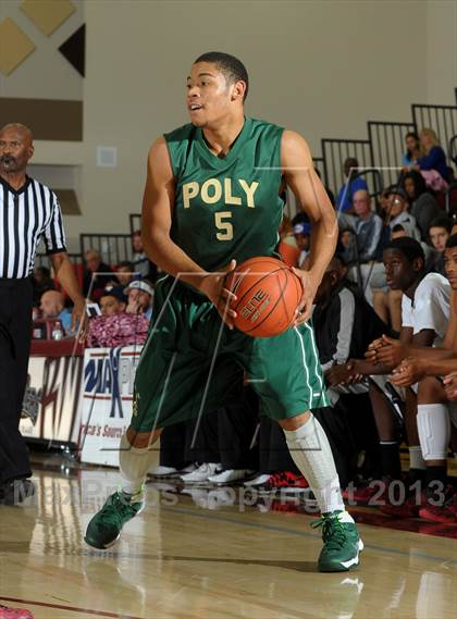 Thumbnail 1 in Long Beach Poly vs. Westchester (MaxPreps Holiday Classic) photogallery.