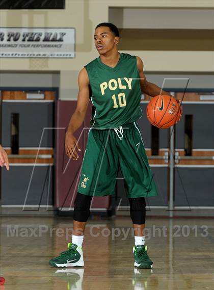 Thumbnail 3 in Long Beach Poly vs. Westchester (MaxPreps Holiday Classic) photogallery.