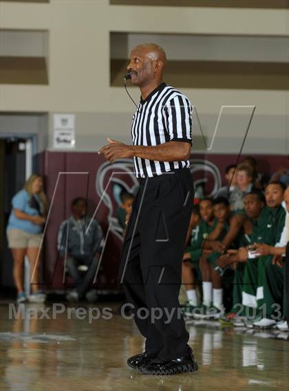 Thumbnail 1 in Long Beach Poly vs. Westchester (MaxPreps Holiday Classic) photogallery.