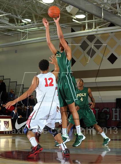 Thumbnail 1 in Long Beach Poly vs. Westchester (MaxPreps Holiday Classic) photogallery.