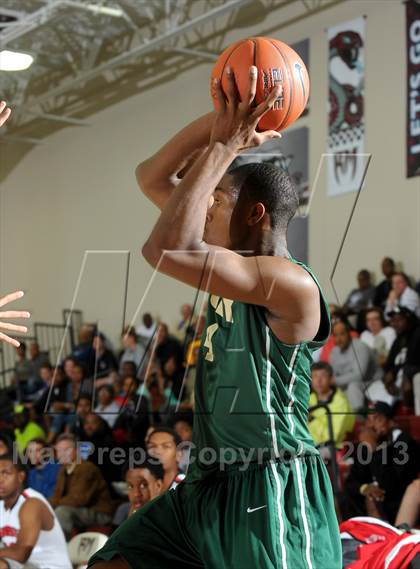 Thumbnail 3 in Long Beach Poly vs. Westchester (MaxPreps Holiday Classic) photogallery.