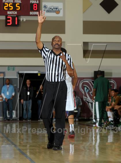 Thumbnail 3 in Long Beach Poly vs. Westchester (MaxPreps Holiday Classic) photogallery.