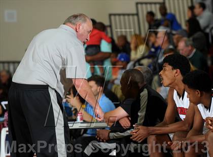 Thumbnail 3 in Long Beach Poly vs. Westchester (MaxPreps Holiday Classic) photogallery.