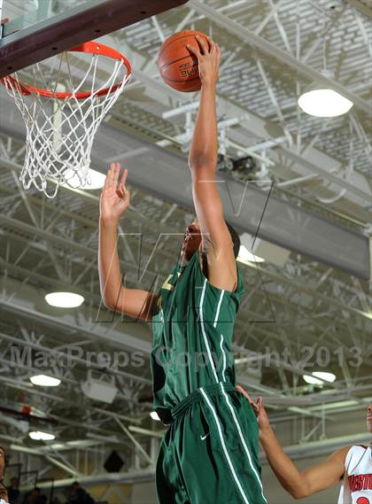 Thumbnail 3 in Long Beach Poly vs. Westchester (MaxPreps Holiday Classic) photogallery.