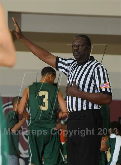Thumbnail 1 in Long Beach Poly vs. Westchester (MaxPreps Holiday Classic) photogallery.