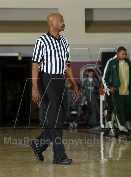 Thumbnail 2 in Long Beach Poly vs. Westchester (MaxPreps Holiday Classic) photogallery.