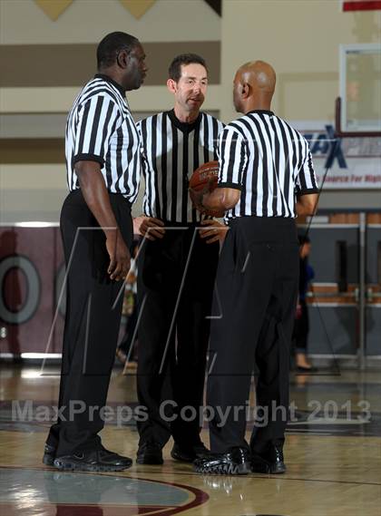 Thumbnail 2 in Long Beach Poly vs. Westchester (MaxPreps Holiday Classic) photogallery.