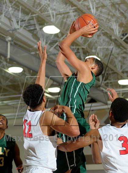 Thumbnail 3 in Long Beach Poly vs. Westchester (MaxPreps Holiday Classic) photogallery.