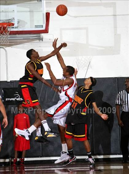 Thumbnail 1 in Dominguez vs. Etiwanda (Pangos Dream Classic) photogallery.