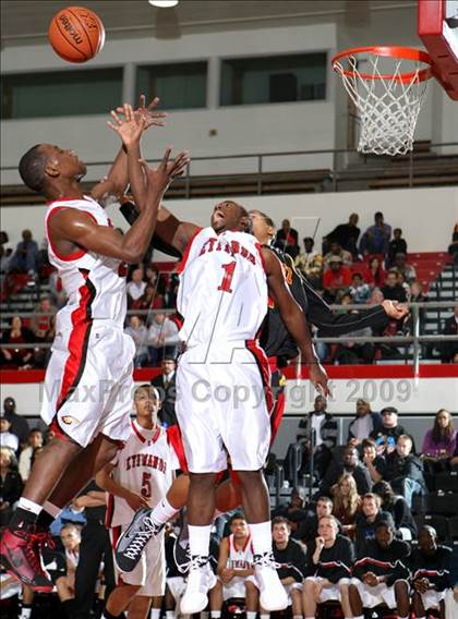 Thumbnail 2 in Dominguez vs. Etiwanda (Pangos Dream Classic) photogallery.