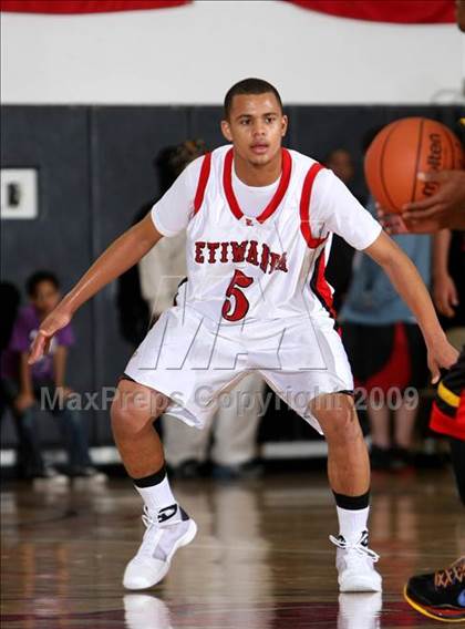 Thumbnail 2 in Dominguez vs. Etiwanda (Pangos Dream Classic) photogallery.