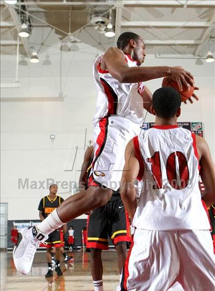 Thumbnail 1 in Dominguez vs. Etiwanda (Pangos Dream Classic) photogallery.