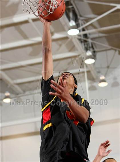 Thumbnail 1 in Dominguez vs. Etiwanda (Pangos Dream Classic) photogallery.