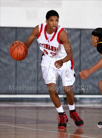 Thumbnail 1 in Dominguez vs. Etiwanda (Pangos Dream Classic) photogallery.