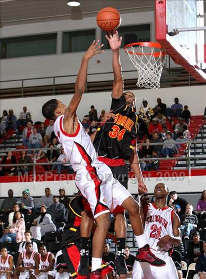 Thumbnail 1 in Dominguez vs. Etiwanda (Pangos Dream Classic) photogallery.