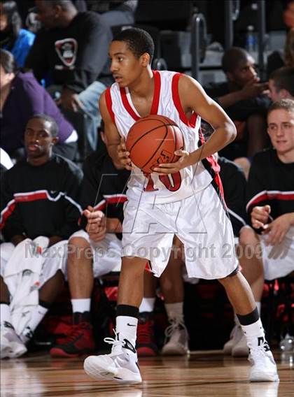 Thumbnail 3 in Dominguez vs. Etiwanda (Pangos Dream Classic) photogallery.