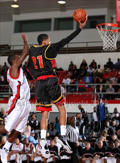 Thumbnail 1 in Dominguez vs. Etiwanda (Pangos Dream Classic) photogallery.