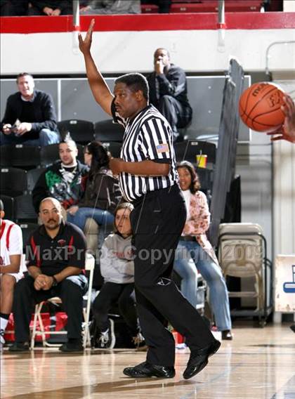 Thumbnail 1 in Dominguez vs. Etiwanda (Pangos Dream Classic) photogallery.