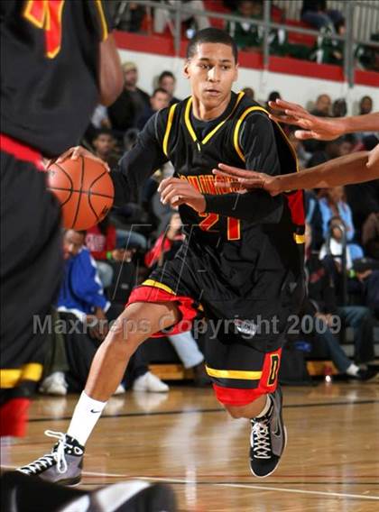 Thumbnail 1 in Dominguez vs. Etiwanda (Pangos Dream Classic) photogallery.