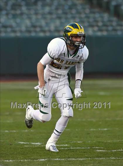 Thumbnail 2 in De La Salle vs San Ramon Valley (CIF NCS D1 Final)  photogallery.