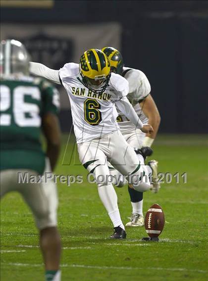 Thumbnail 3 in De La Salle vs San Ramon Valley (CIF NCS D1 Final)  photogallery.