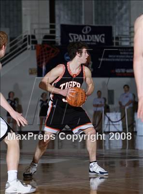 Thumbnail 3 in South Hadley vs Longmeadow (Spalding Hoophall Classic) photogallery.