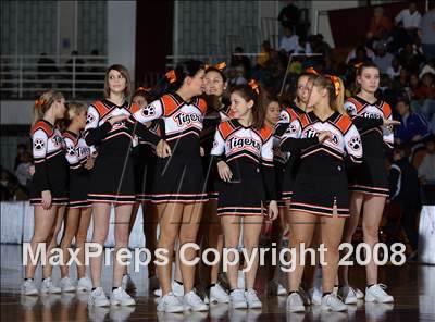 Thumbnail 2 in South Hadley vs Longmeadow (Spalding Hoophall Classic) photogallery.