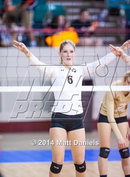 Thumbnail 2 in Montrose vs. Battle Mountain (CHSAA 4A Playoff) photogallery.
