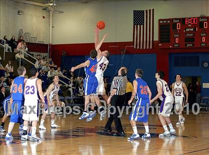 Thumbnail 2 in Riverton vs Williamsville (Sangamon County Tourney) photogallery.