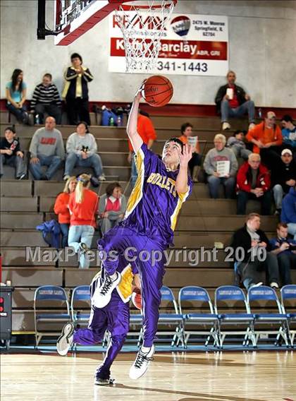 Thumbnail 2 in Riverton vs Williamsville (Sangamon County Tourney) photogallery.