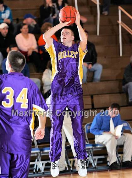 Thumbnail 3 in Riverton vs Williamsville (Sangamon County Tourney) photogallery.