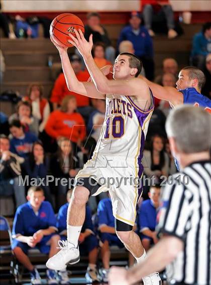 Thumbnail 2 in Riverton vs Williamsville (Sangamon County Tourney) photogallery.