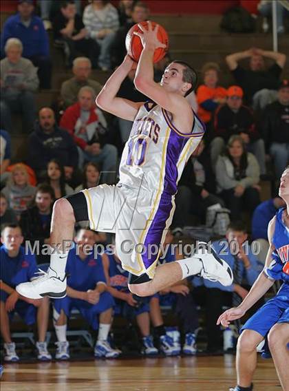 Thumbnail 3 in Riverton vs Williamsville (Sangamon County Tourney) photogallery.
