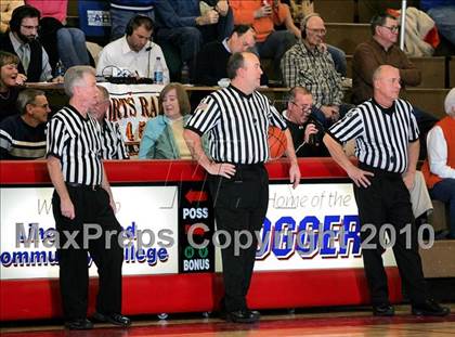 Thumbnail 3 in Riverton vs Williamsville (Sangamon County Tourney) photogallery.