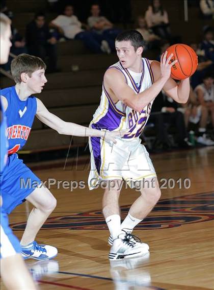 Thumbnail 3 in Riverton vs Williamsville (Sangamon County Tourney) photogallery.