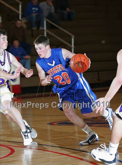 Thumbnail 2 in Riverton vs Williamsville (Sangamon County Tourney) photogallery.