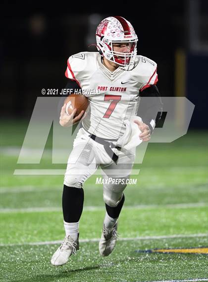 Thumbnail 2 in Port Clinton vs. Ursuline (OHSAA D4 State Semi Final) photogallery.