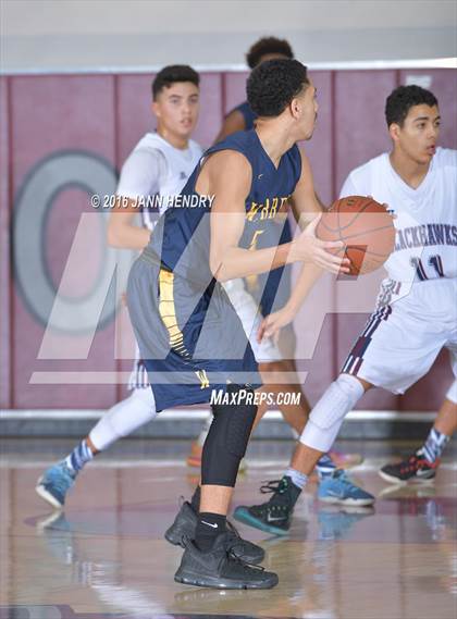 Thumbnail 1 in La Quinta vs. Warren (Rancho Mirage Holiday Invitational) photogallery.