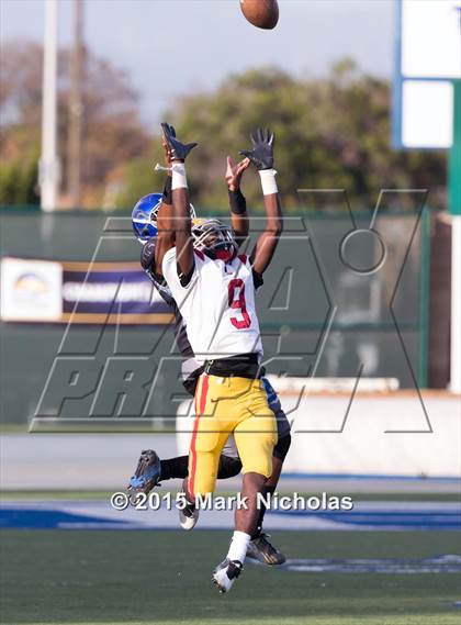 Thumbnail 2 in Los Angeles vs. Fairfax (CIF LA City Section Division II Final) photogallery.