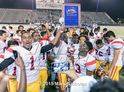 Thumbnail 3 in Los Angeles vs. Fairfax (CIF LA City Section Division II Final) photogallery.