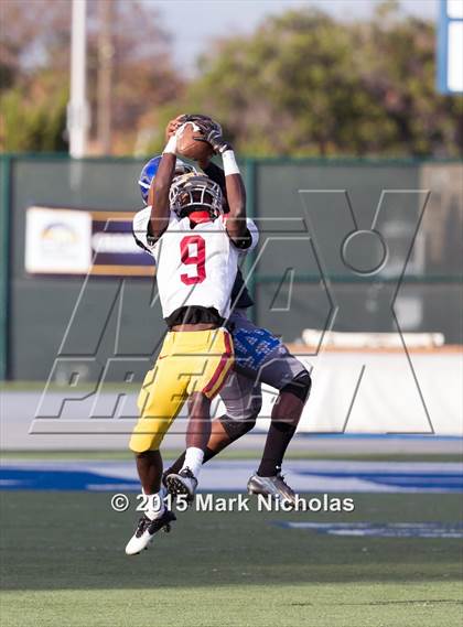 Thumbnail 1 in Los Angeles vs. Fairfax (CIF LA City Section Division II Final) photogallery.
