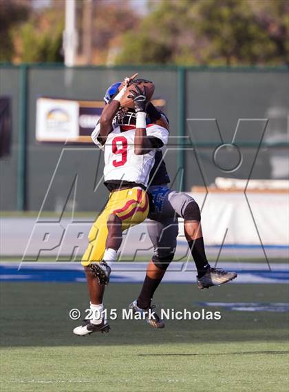 Thumbnail 2 in Los Angeles vs. Fairfax (CIF LA City Section Division II Final) photogallery.