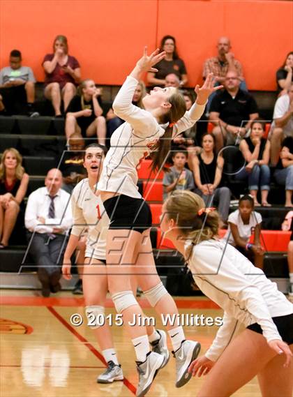 Thumbnail 1 in Mountain Pointe @ Corona del Sol photogallery.