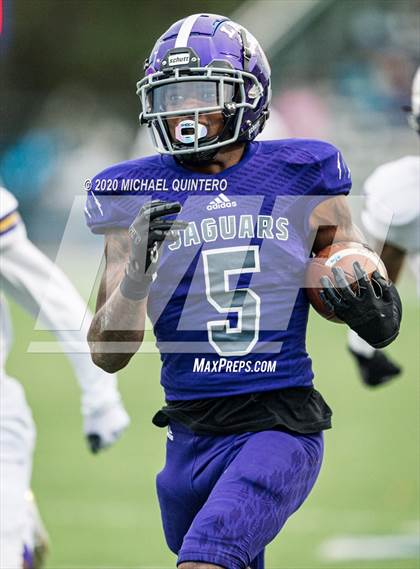 Thumbnail 2 in Miller vs. LBJ Austin (UIL Class 4A Quarterfinal Playoff) photogallery.