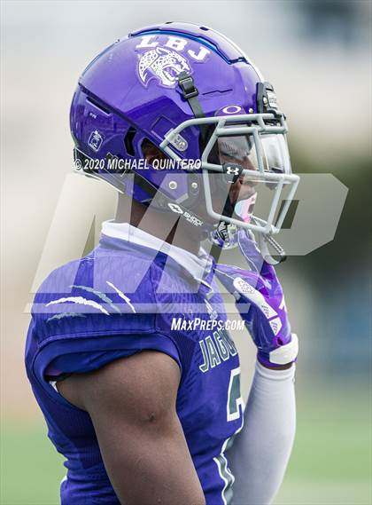 Thumbnail 3 in Miller vs. LBJ Austin (UIL Class 4A Quarterfinal Playoff) photogallery.