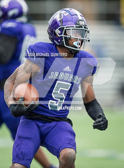 Thumbnail 2 in Miller vs. LBJ Austin (UIL Class 4A Quarterfinal Playoff) photogallery.