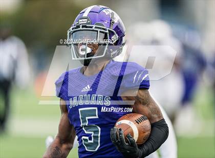 Thumbnail 2 in Miller vs. LBJ Austin (UIL Class 4A Quarterfinal Playoff) photogallery.