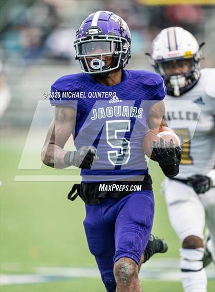 Thumbnail 3 in Miller vs. LBJ Austin (UIL Class 4A Quarterfinal Playoff) photogallery.