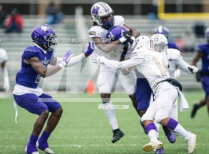 Thumbnail 2 in Miller vs. LBJ Austin (UIL Class 4A Quarterfinal Playoff) photogallery.